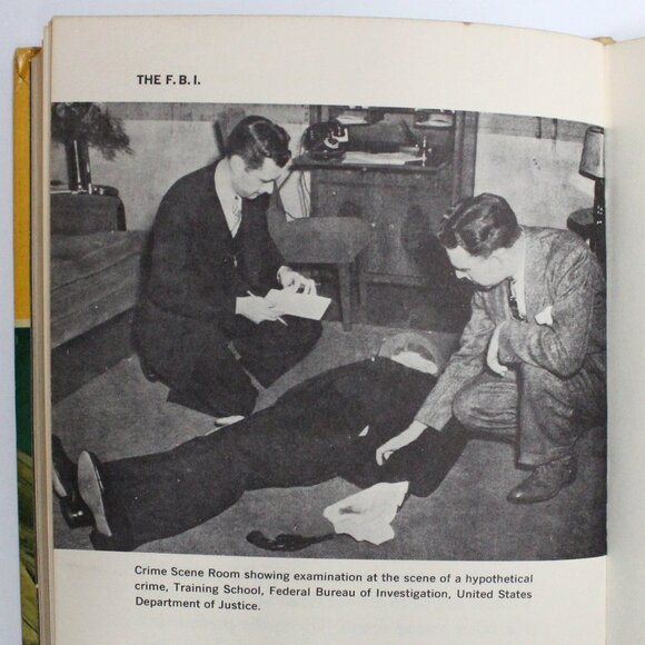 The F.B.I. by Quentin Reynolds Plus an Original Newspaper Clipping - Picture 11 of 13
